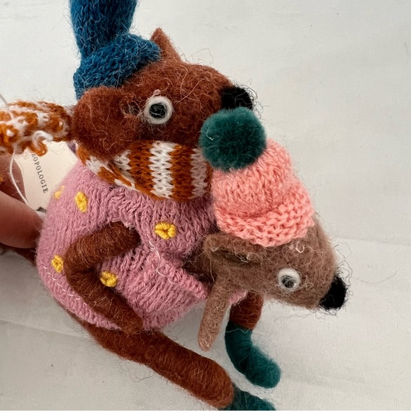 Anthropologie Wild Bundled Up Ornament Wool Kangaroo Mom And Baby In Pouch - Picture 6 of 9